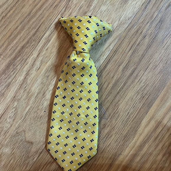 Lots of 14 clip on baby ties. These are not toddler size. - Picture 2 of 16